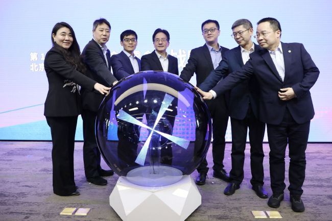实景娱乐的可能对于光线传媒对实景娱乐的规划，很难不和“熊出没”背后的方特进行类比。