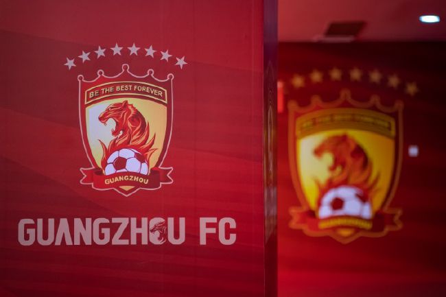 每一次金鸡报晓，都是一次深情凝视。