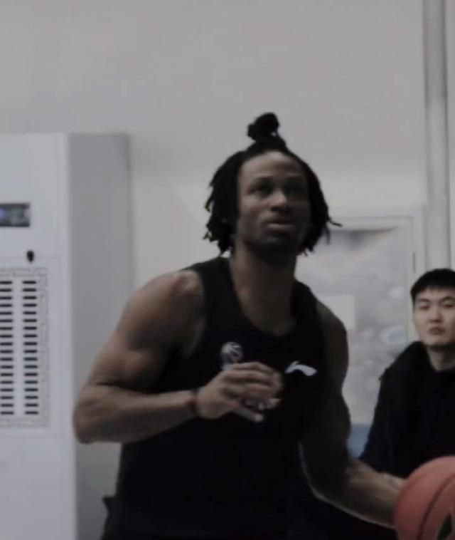奥斯卡名利场明星写真 小雀斑玩深沉骚当秀甜蜜 2015-02-25 每年奥斯卡颁奖礼后的《名利场》party都是巨星云集，今年也不例外。